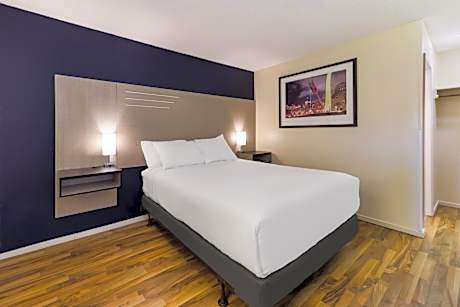 Standard Room One Queen Bed Non Smoking