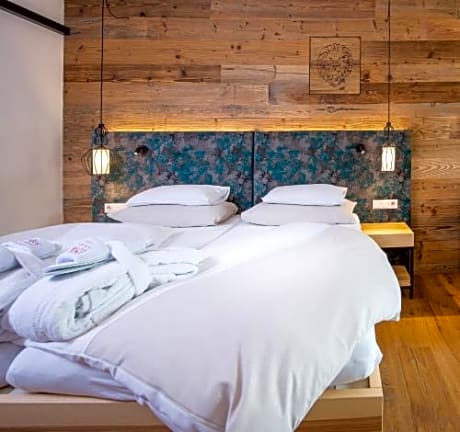 Double Room with Balcony (1 Adult)