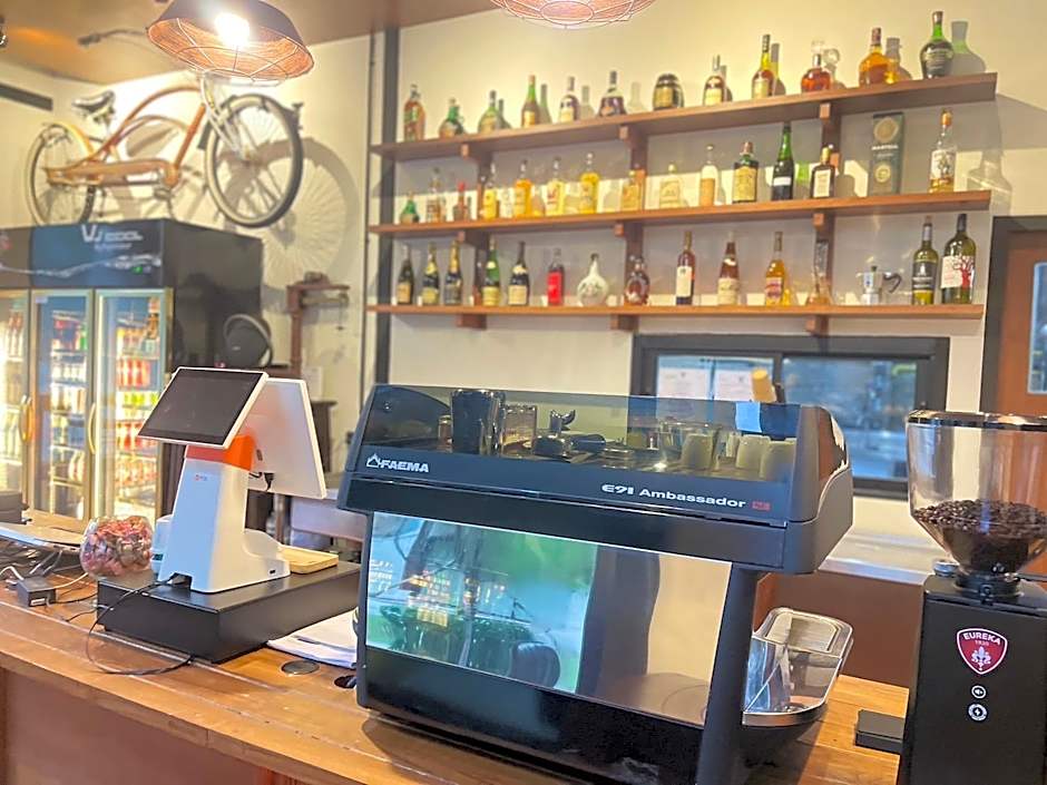 Baanrongmai Canal Front Cafe & Homestay 