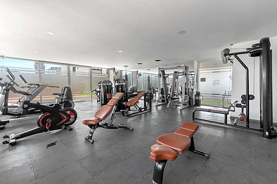 Monyxbnb at Zoho Skies