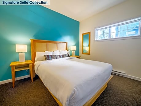 Signature Collection 1 Bedroom Queen Suite with Sofa Bed, Outdoor Tub, Full Kitchen
