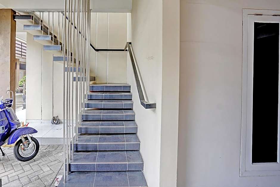 OYO Life 92190 Arya Guest House