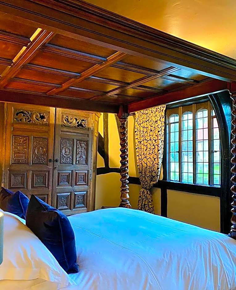 Photo 1 of 7 of Suite