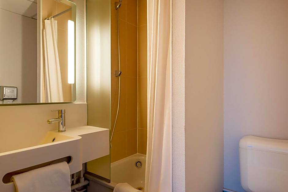 B&B HOTEL Cholet Sud