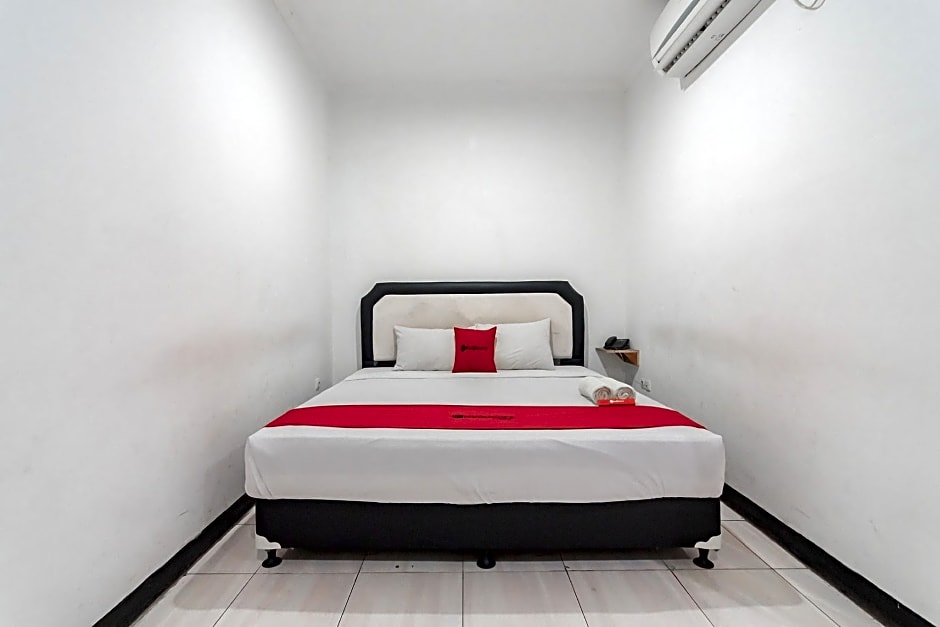 RedDoorz near Sukabumi Station 2