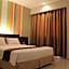 Pose In Hotel Solo