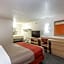 Travelodge by Wyndham Lansing