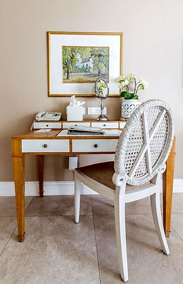 Twelve Apostles Hotel & Spa