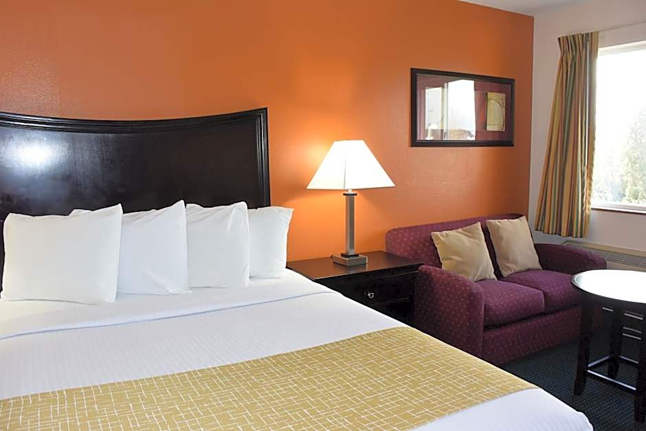Travelodge Suites by Wyndham Newberg 
