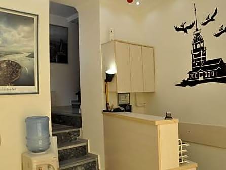 Huxley Hotel and Aparts Old City