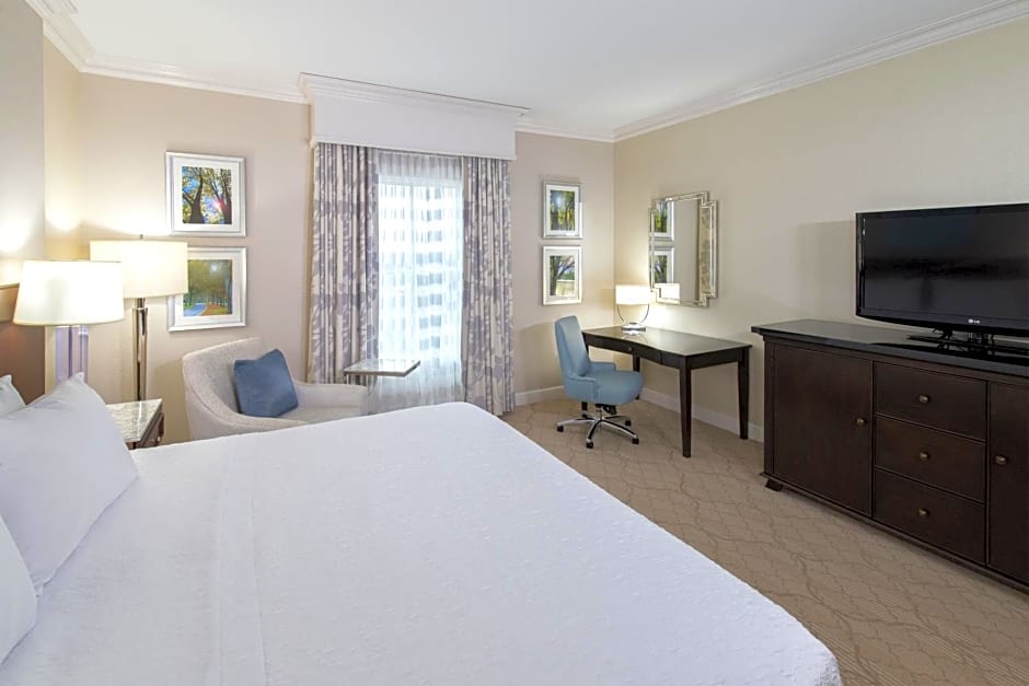 Hampton Inn & Suites South Park at Phillips Place