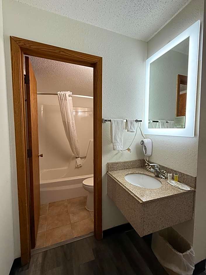 Super 8 by Wyndham West Fargo Main Ave ND