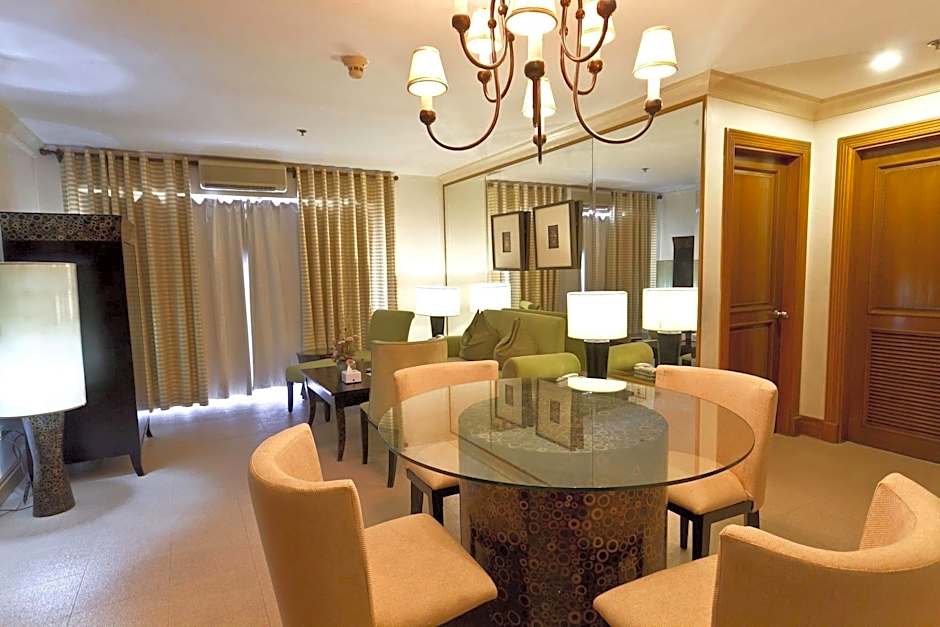Crown Regency Suites Mactan