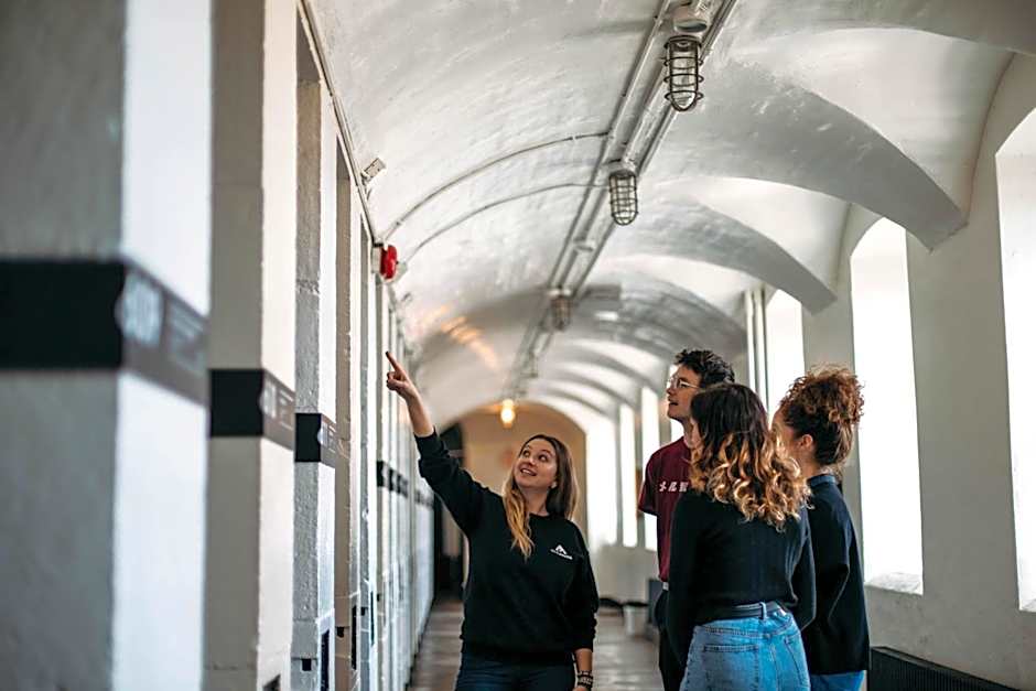 Saintlo Ottawa Jail Hostel