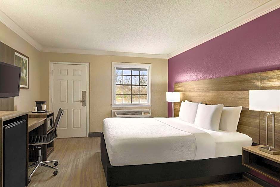 La Quinta Inn & Suites by Wyndham San Antonio Lackland