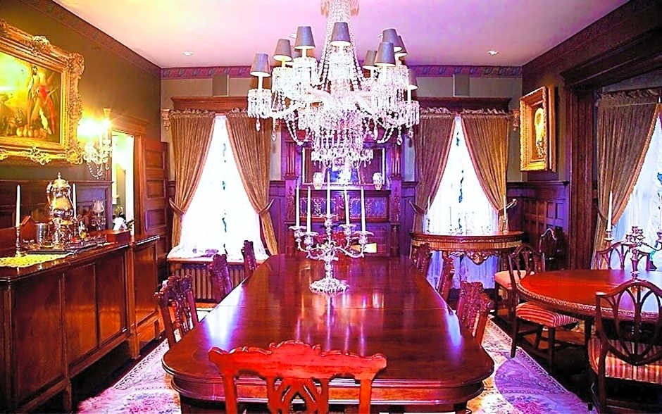 South Broadway Manor B&B - Near Fallingwater, Ohiopyle State Park, Hiking & Biking trails GAP