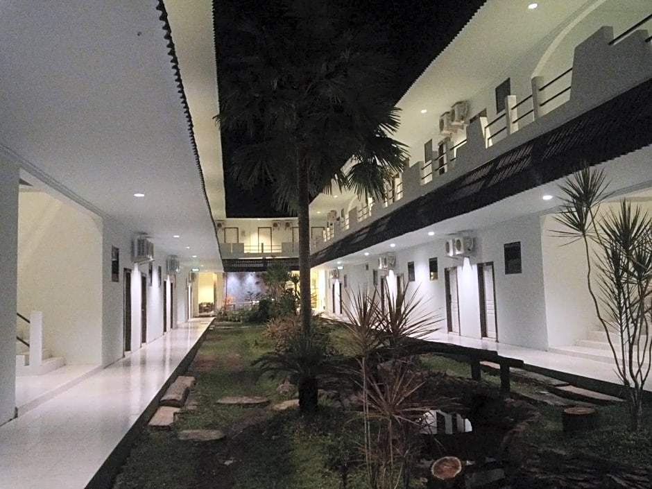 Mahkota Hotel Genteng