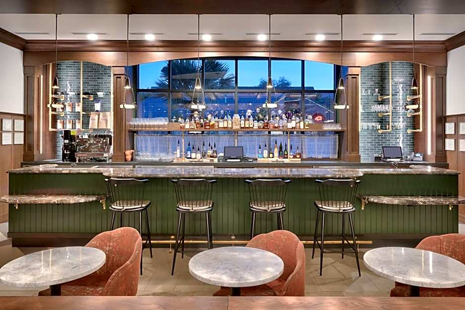 THE ADVENIRE, AUTOGRAPH COLLECTION