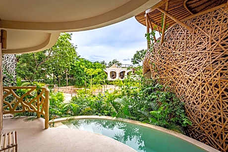 Deluxe King Studio Infinity Pool