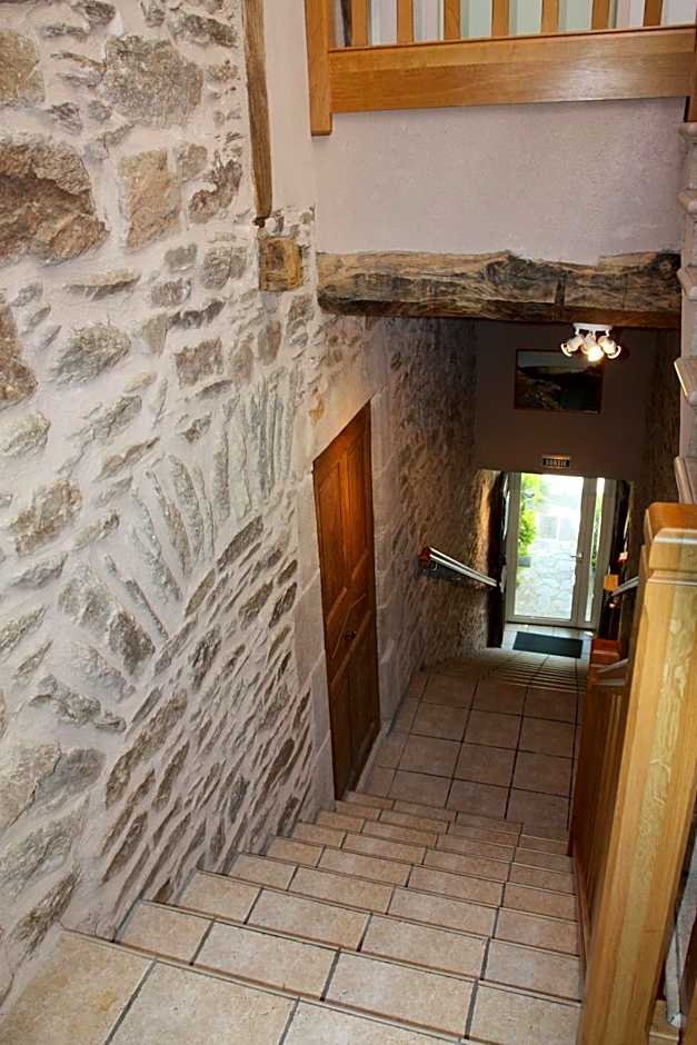 Hôtel Les Tilleuls de Pareloup à Salles-Curan