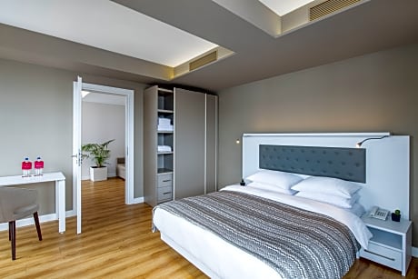 Panorama Family Suite with Sea View