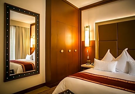 Queen Room with Garden View