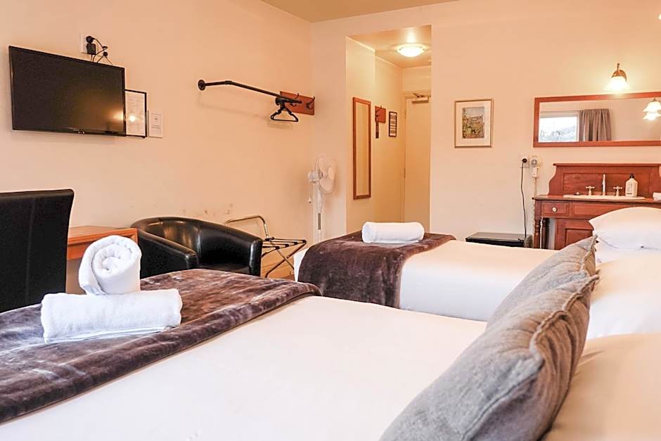 The Grand Hotel & Bar - Akaroa