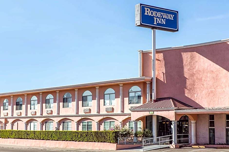 Rodeway Inn Near Melrose Ave