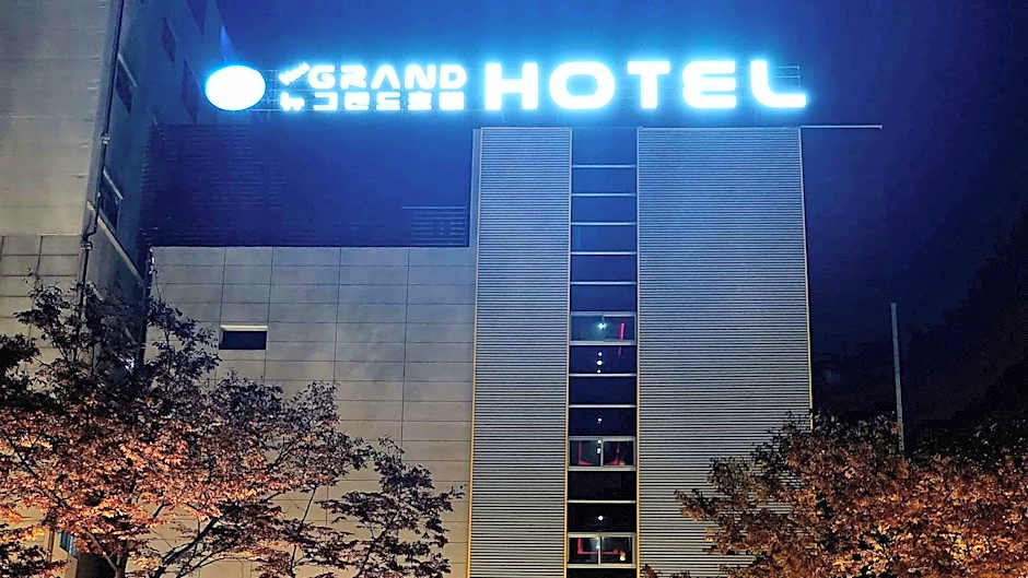 New Grand Hotel