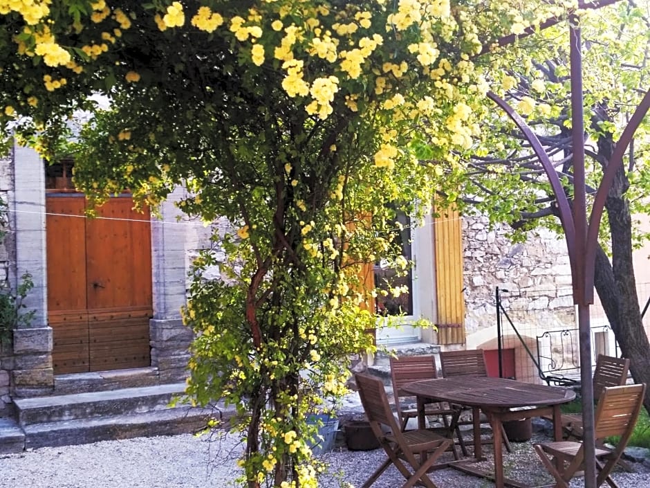 Chambre d'hôtes face au lavoir