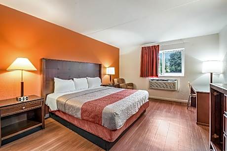 1 Queen Bed | Non-Smoking, Hot Tub