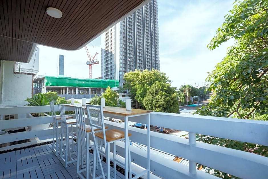 420 Hostel - Ekkamai Buds & Beds