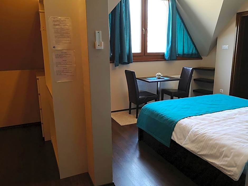 Parton Hotel & Bowling