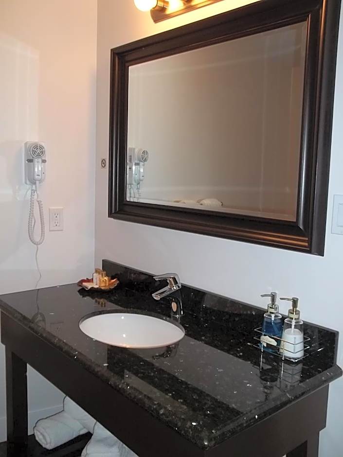 Bayshore Waterfront Inn