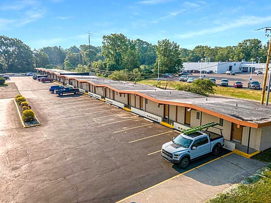 Great Lakes Inn & Suites