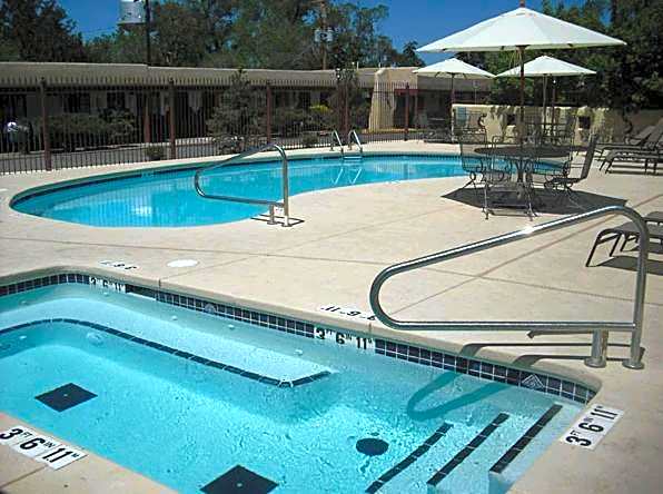 El Pueblo Lodge
