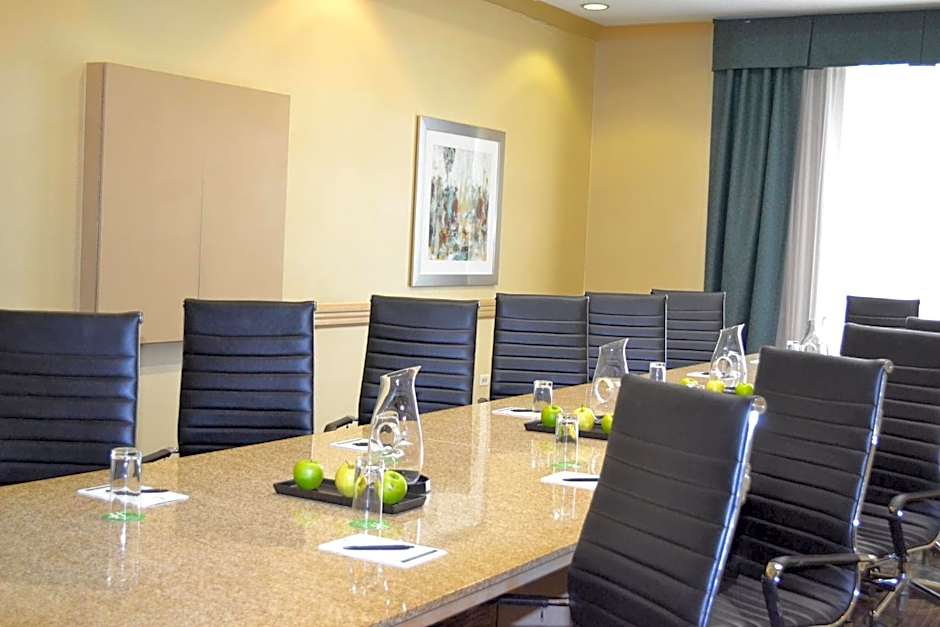 Holiday Inn & Suites Bolingbrook by IHG