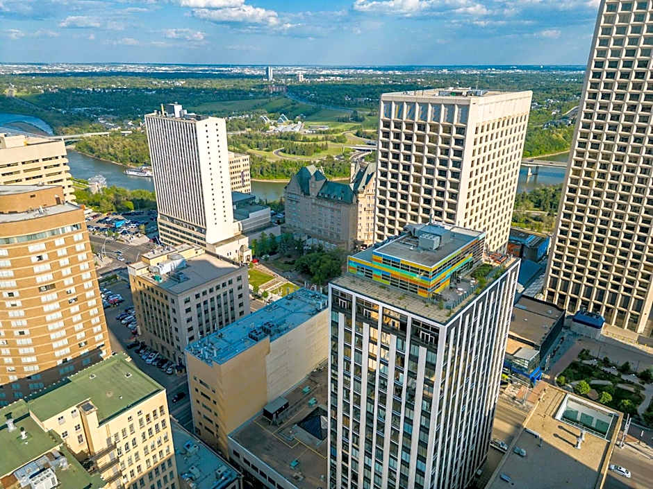 2 Full Beds, Rogers Place Downtown Central, Memorable 1 Bedroom Condo