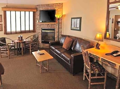 Deluxe Suite with Spa Bath