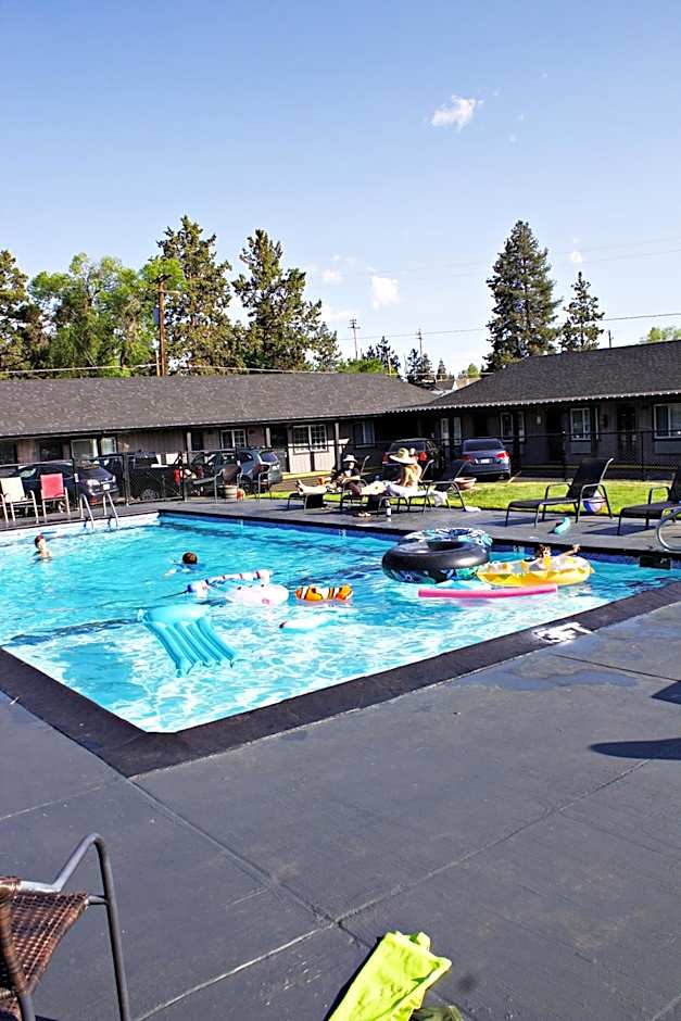 Cascade Lodge - Central Bend Retreat