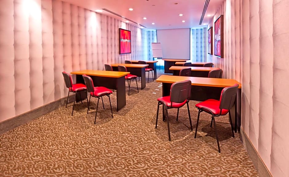 Holiday Inn Express & Suites Queretaro By IHG