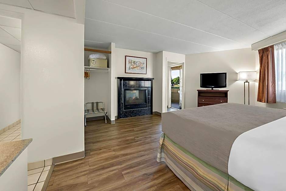 Quality Inn & Suites Black River Falls I-94
