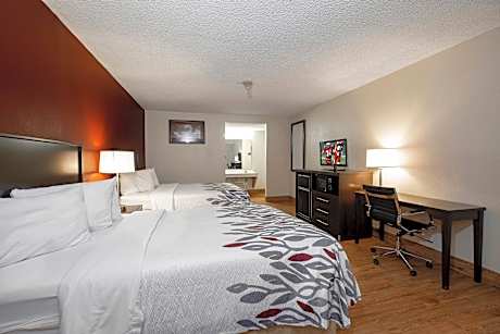 ADA Accessible Deluxe 2 Full Beds with Roll-in Shower Non-Smoking