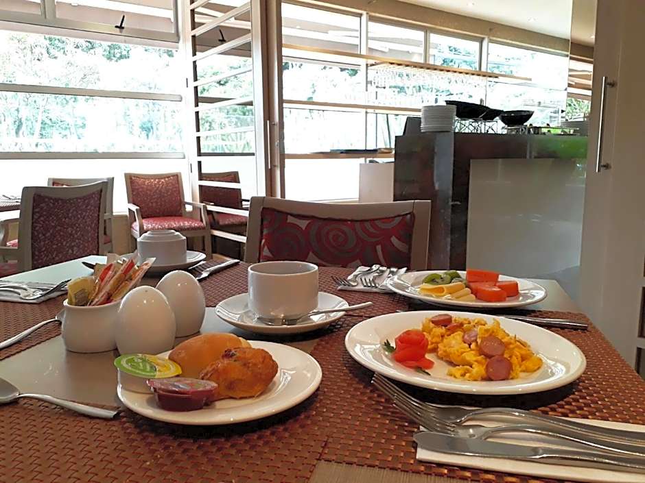 Hotel Plaza Suites
