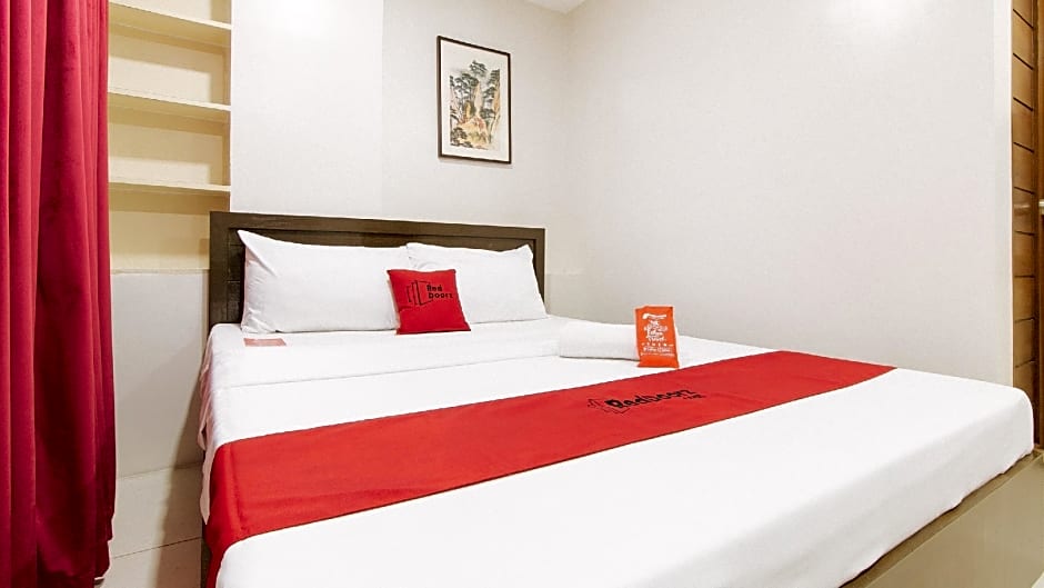RedDoorz near Fernwoods Garden Quezon City
