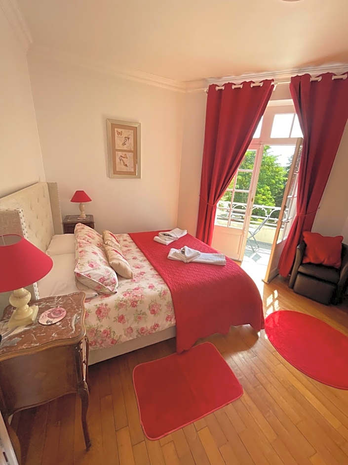 Vue du Château d'Excideuil en chambres