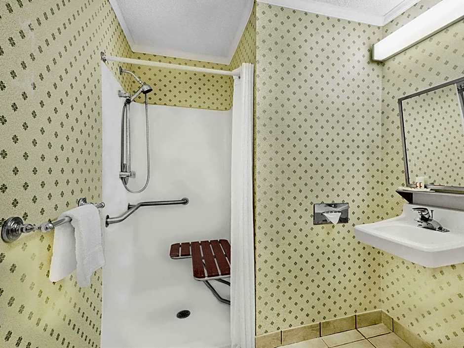 Super 8 Maumee/Toledo, OH