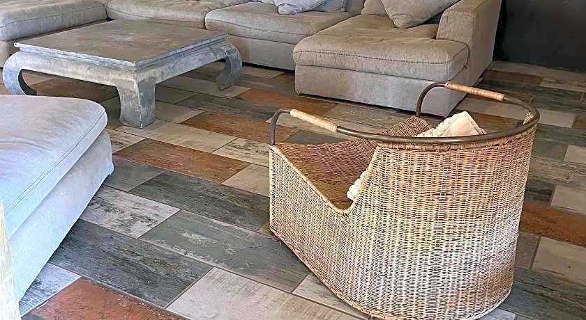 Simba Safaris African Pride Exotic Lodge