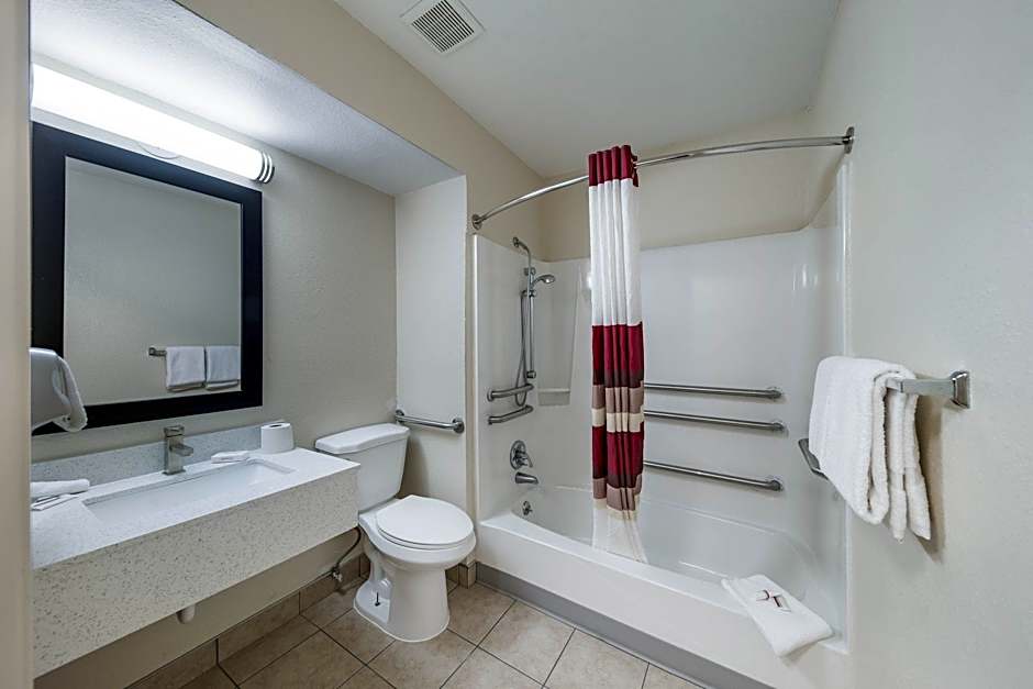 Red Roof Inn & Suites Denton