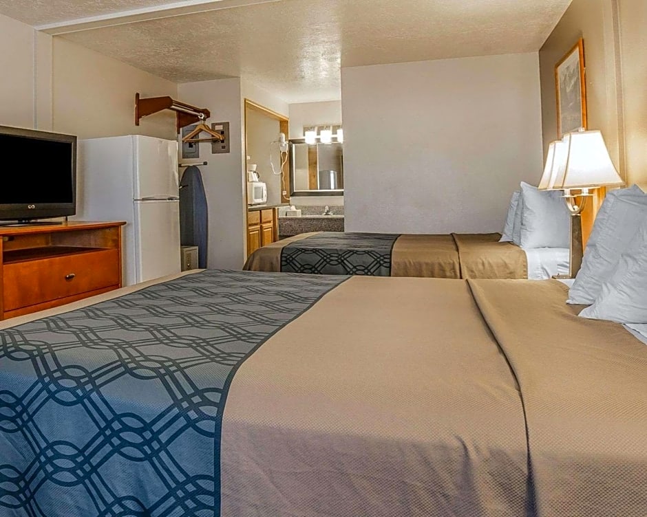 Photo 1 of 4 of Queen Room with Two Queen Beds - Smoking
